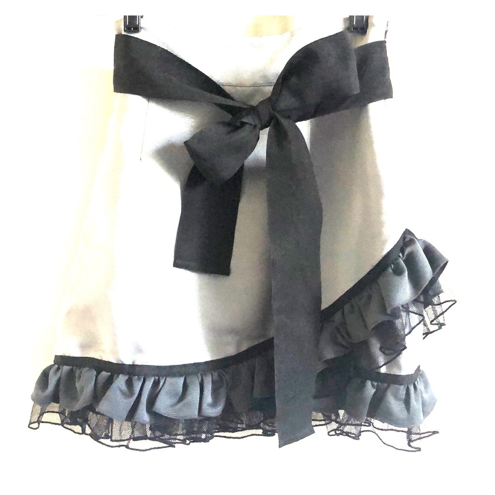Asymmetrical miniskirt with ruffle